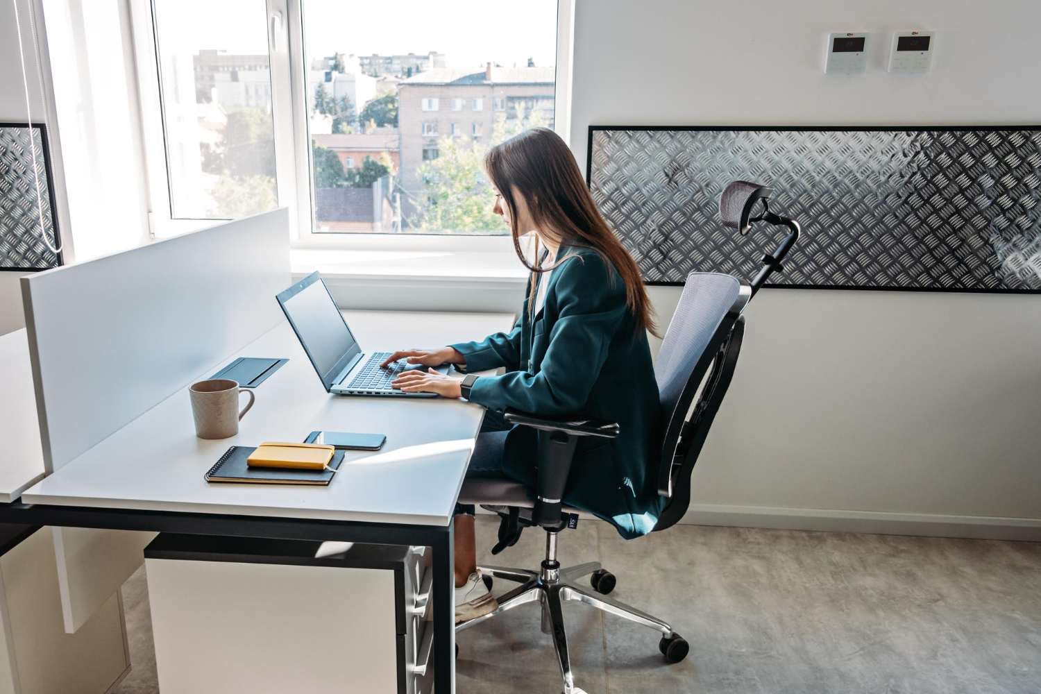 biurka z regulacją wysokości